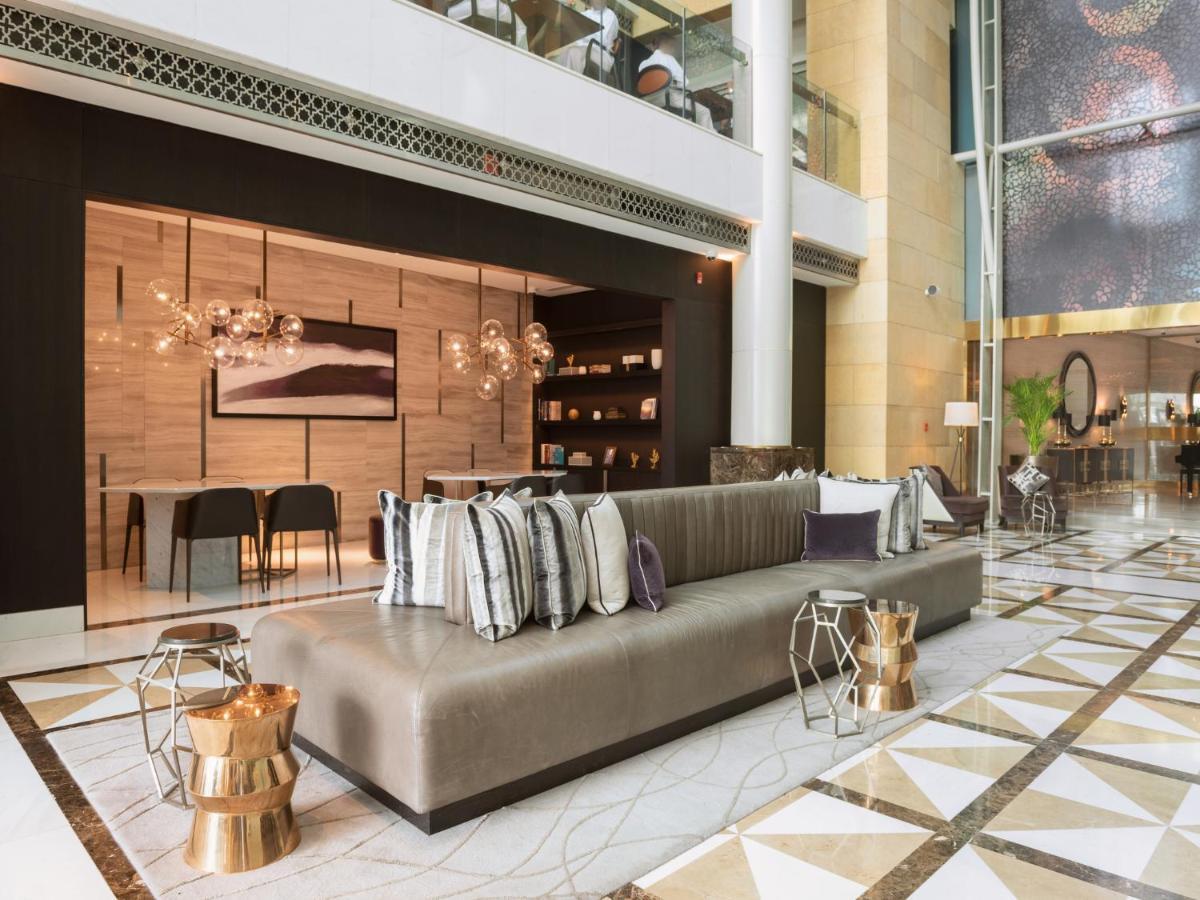 Hyatt Regency Al Kout Mall Kuwait City Eksteriør billede The lobby of the hotel