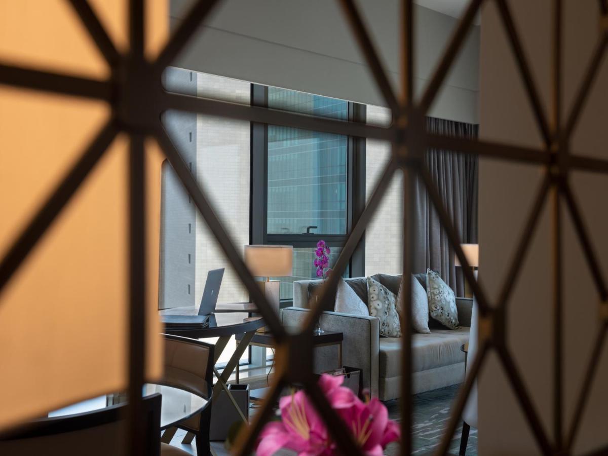 Hyatt Regency Al Kout Mall Kuwait City Eksteriør billede The interior of the hotel