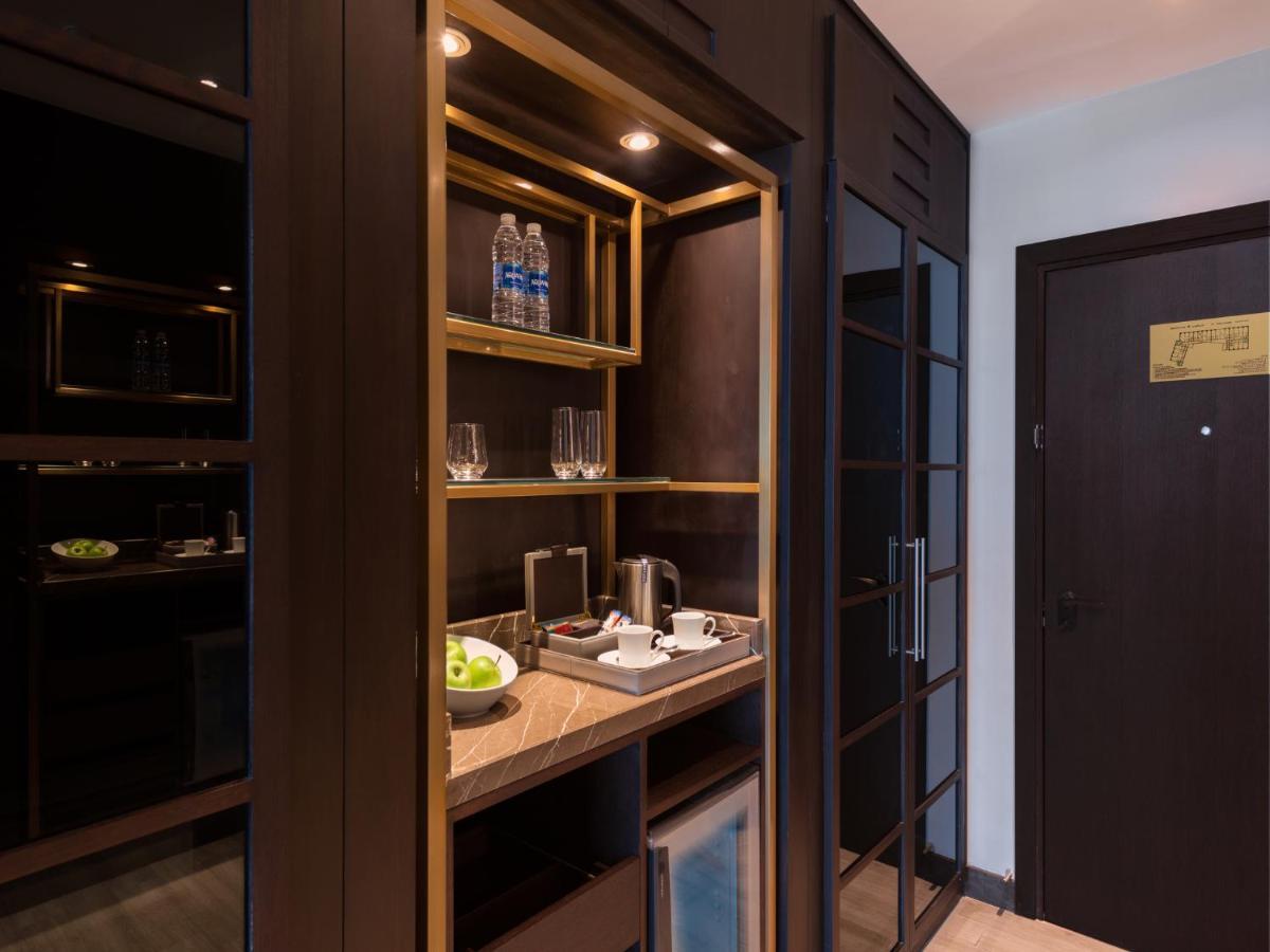 Hyatt Regency Al Kout Mall Kuwait City Eksteriør billede A wet bar in a hotel room