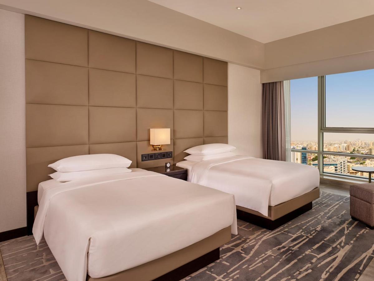 Hyatt Regency Al Kout Mall Kuwait City Eksteriør billede Deluxe Room