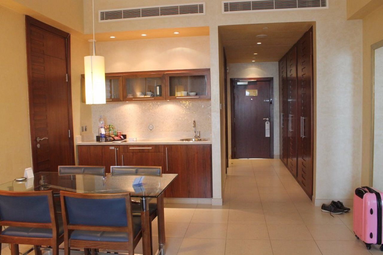 Hyatt Regency Al Kout Mall Kuwait City Eksteriør billede A kitchen in a hotel suite