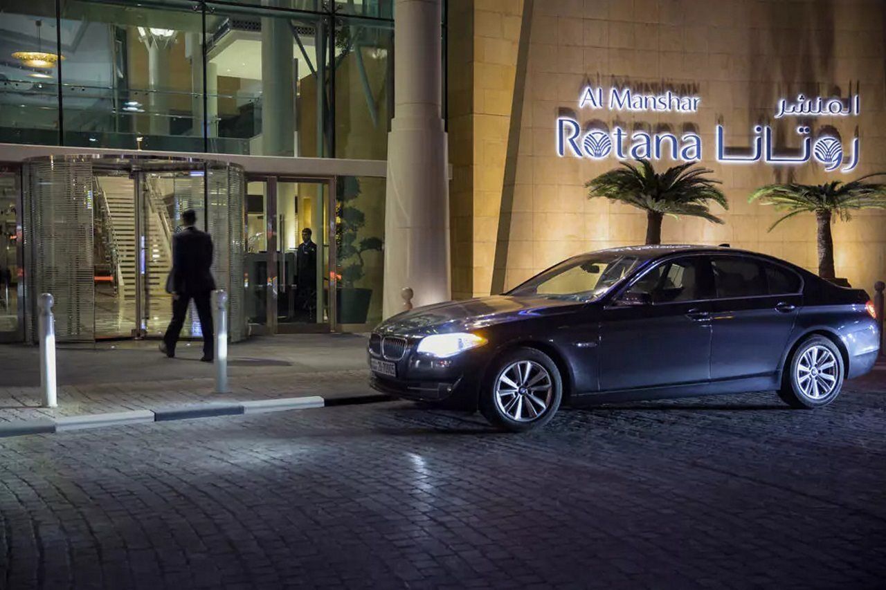 Hyatt Regency Al Kout Mall Kuwait City Eksteriør billede Entrance of the hotel